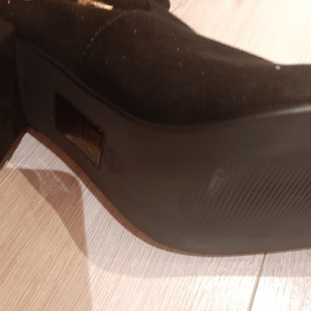 Boots - Picture 5 of 7